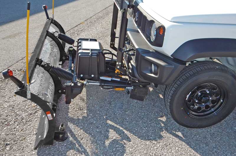 Suzuki Jimny 2018 mit Schneepflug